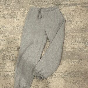 ARITZIA TNA Mega Fleece Sweatpants size MEDIUM